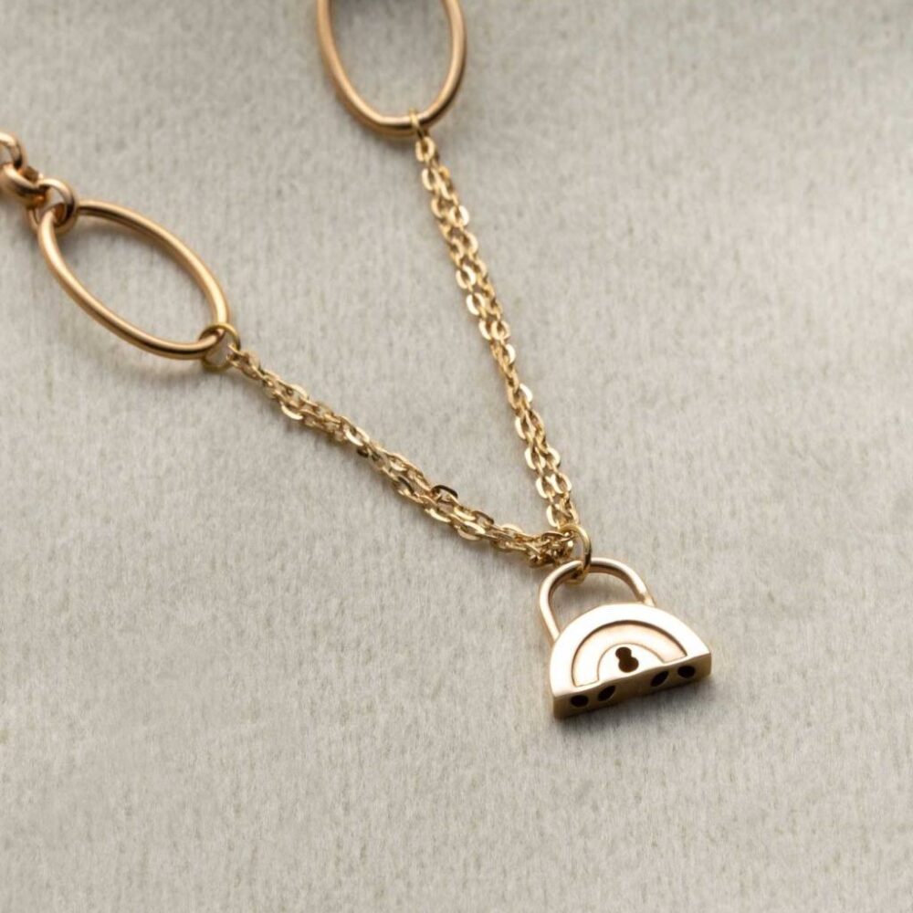 گردنبند قفل سرنوشت